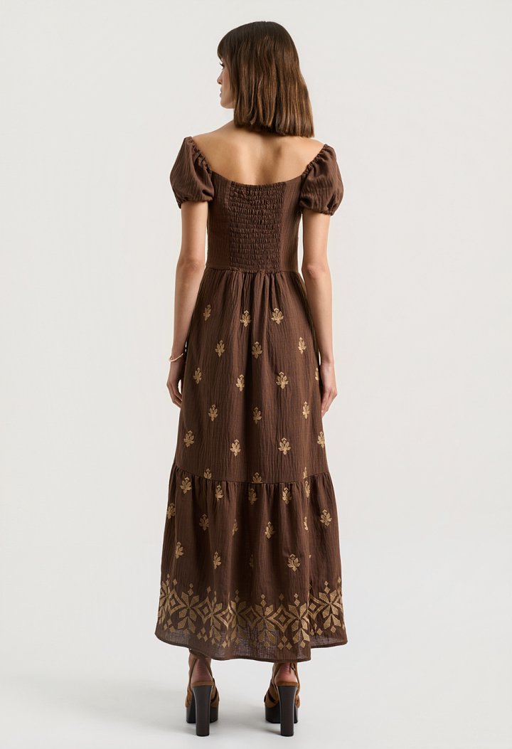 Maxi dress in ecru with embroidery and puff sleeves