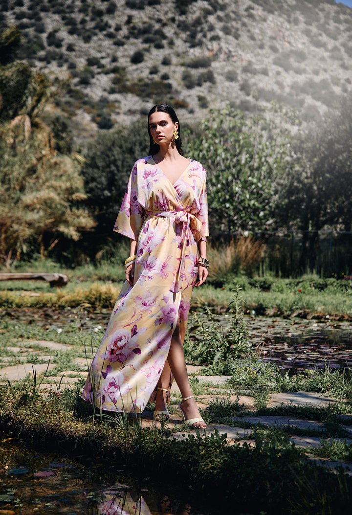 Floral maxi κρουαζέ φόρεμα με ζώνη