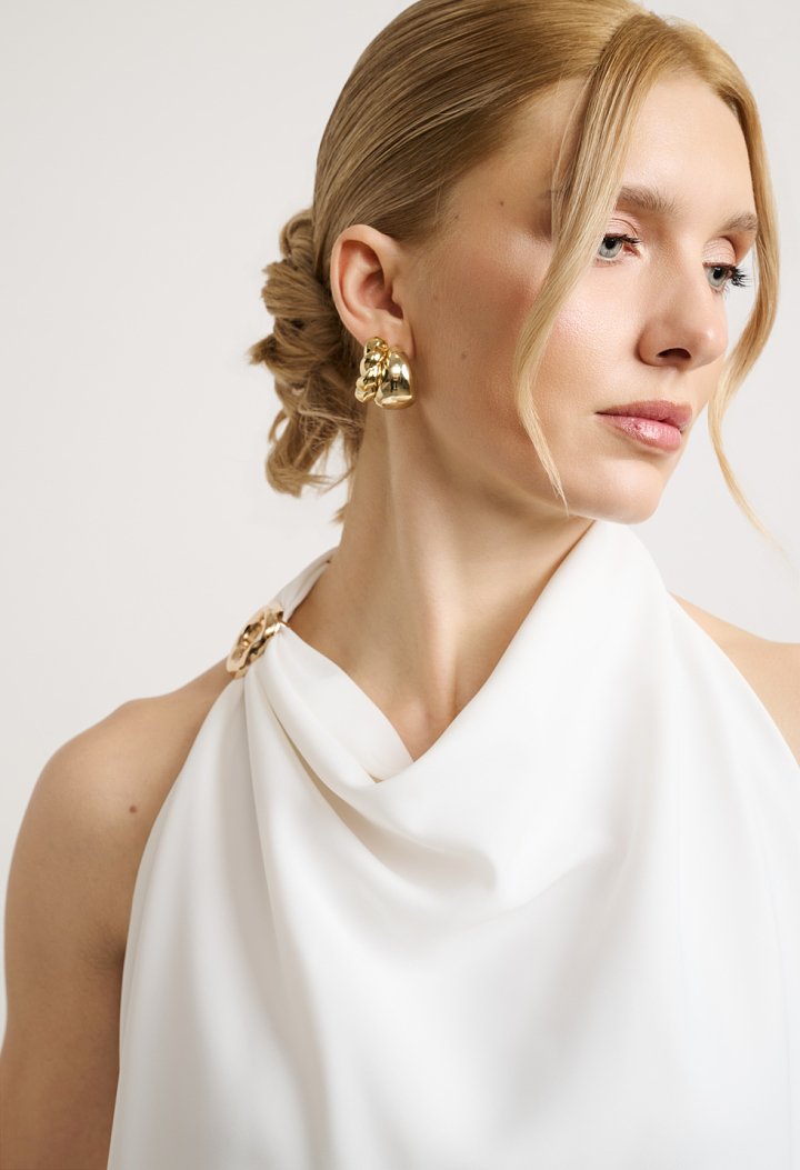 Halter blouse with decorative ring