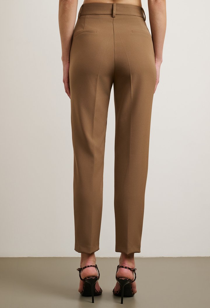 Straight-leg trousers