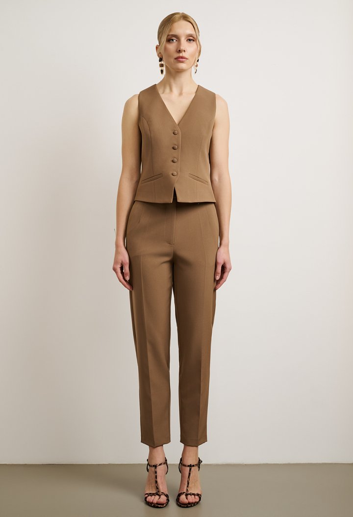 Straight-leg trousers