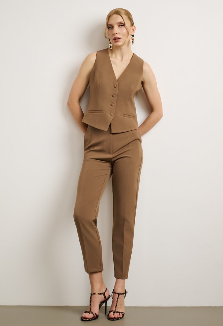 Straight-leg trousers