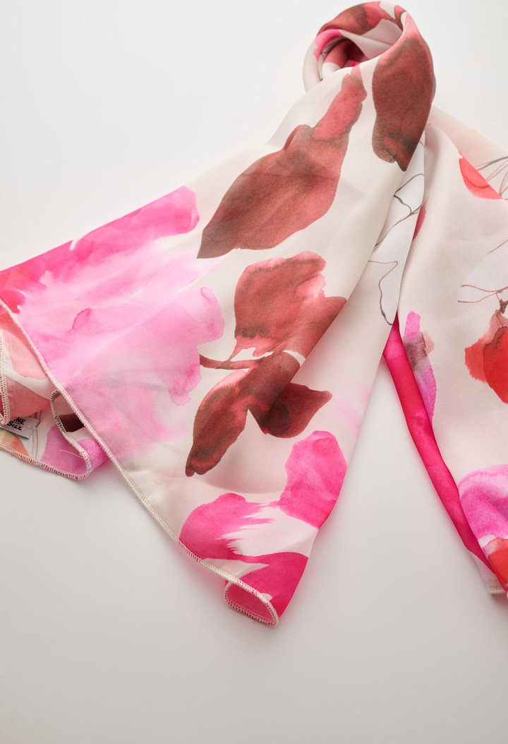 Floral print scarf in pink and red tones