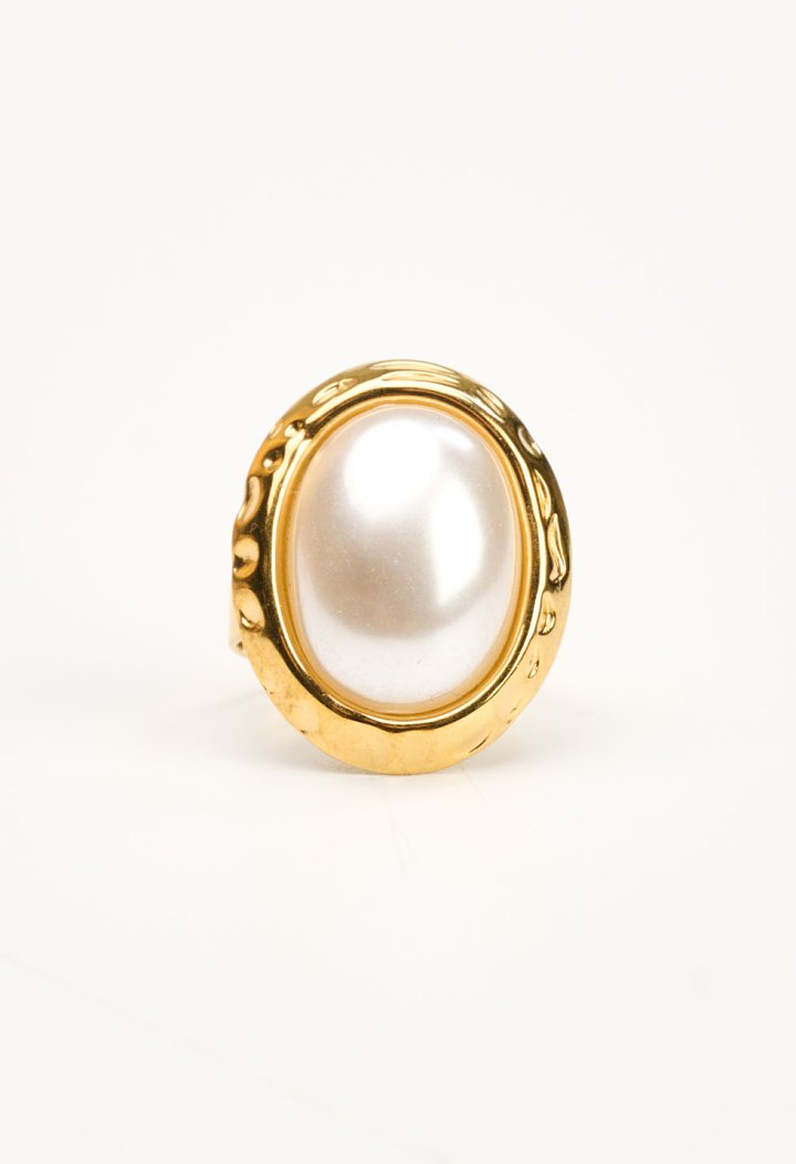 Oval ring with white stone