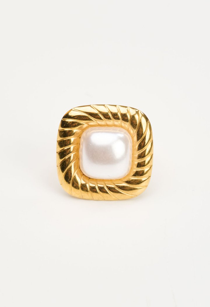 Square-shaped ring featuring a stone