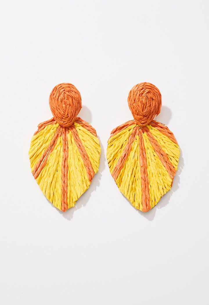 Raffia leaf-shaped earrings