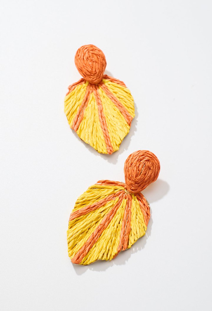 Raffia leaf-shaped earrings