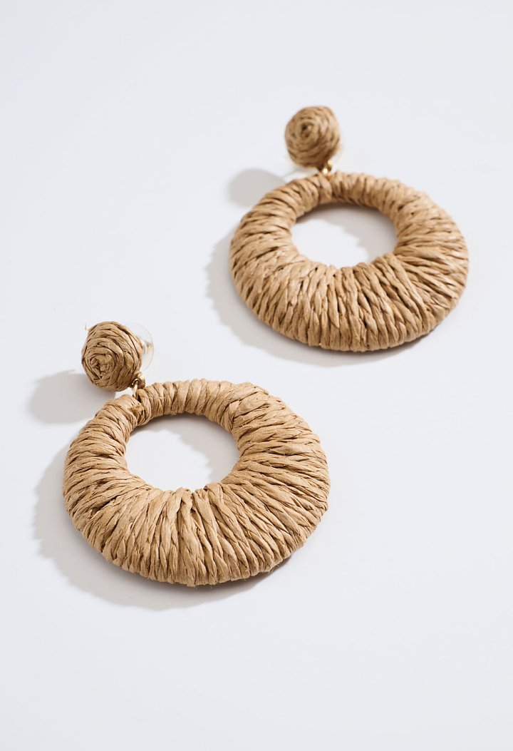 Στρογγυλά σκουλαρίκια από raffia