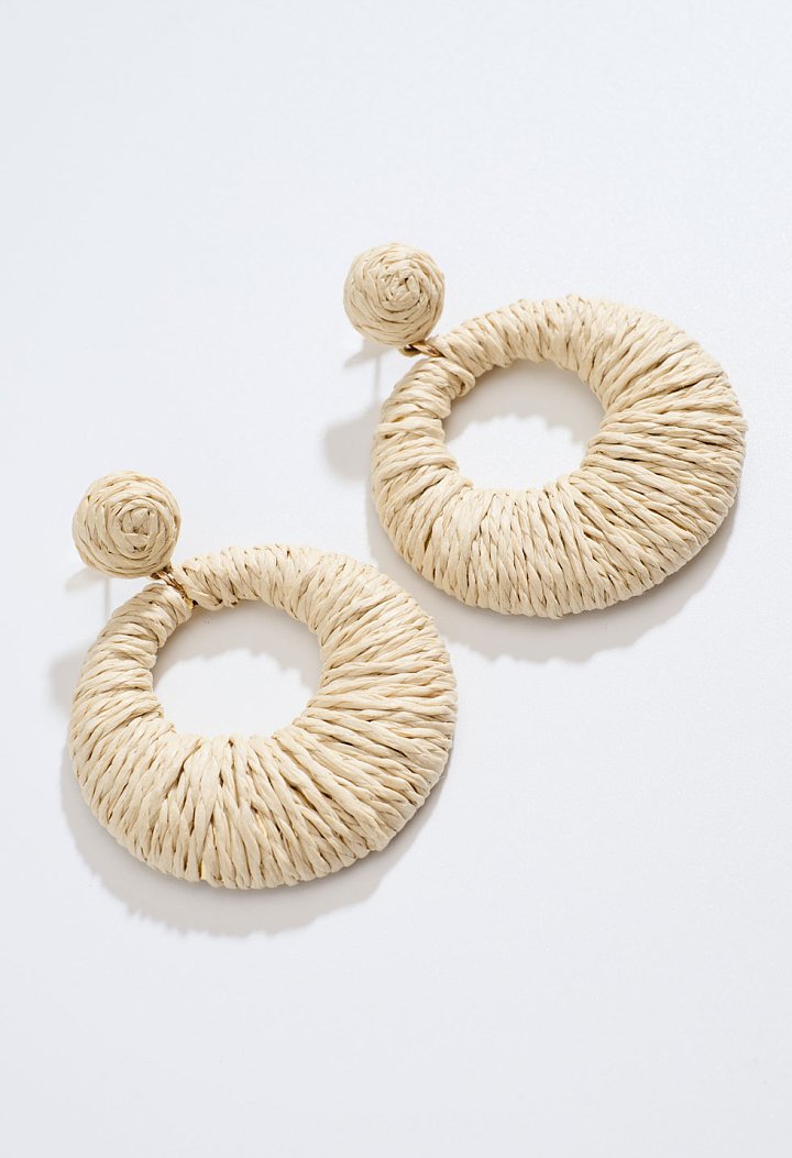 Στρογγυλά σκουλαρίκια από raffia