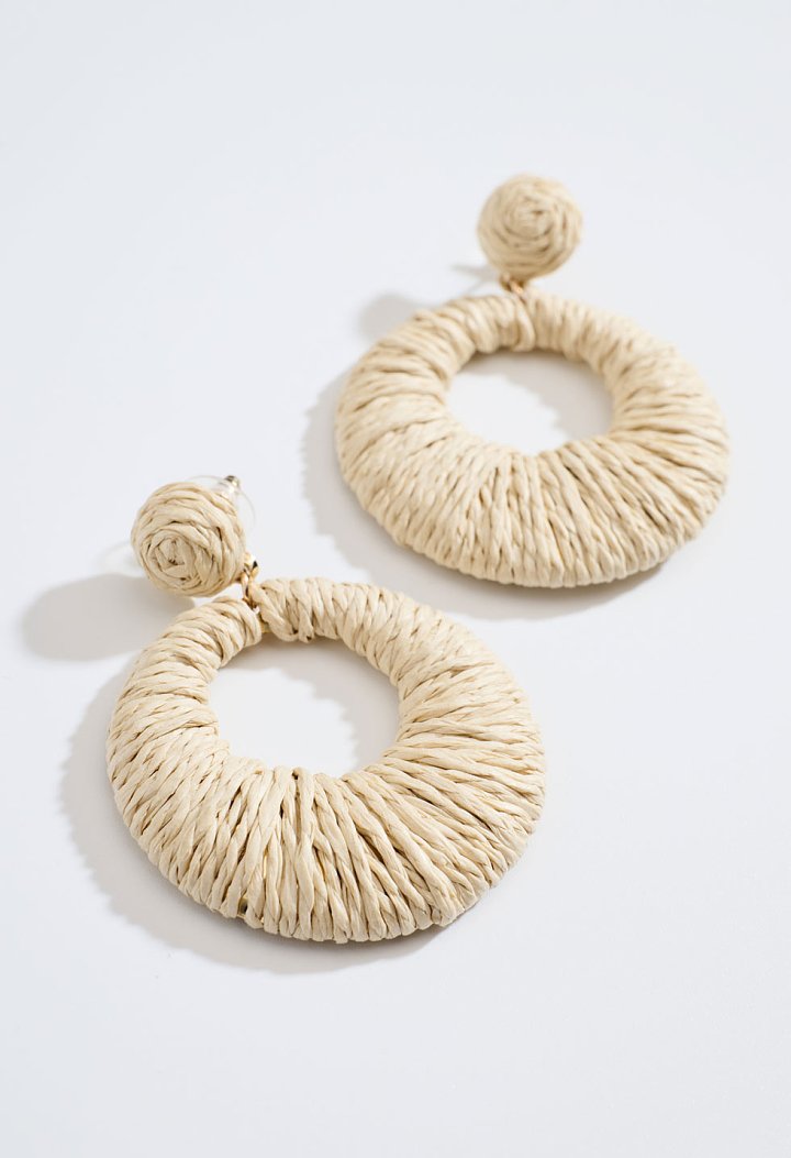 Στρογγυλά σκουλαρίκια από raffia