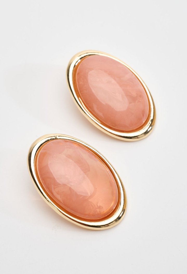 Oval earrings in pink with a gold outline