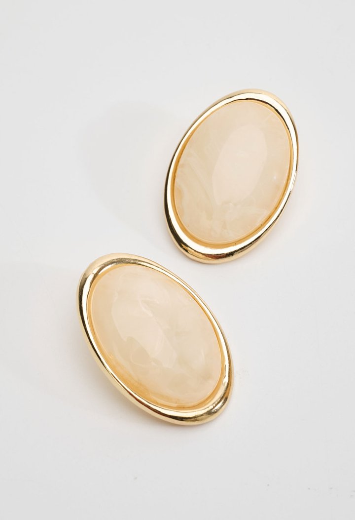 Ecru oval earrings with gold trim