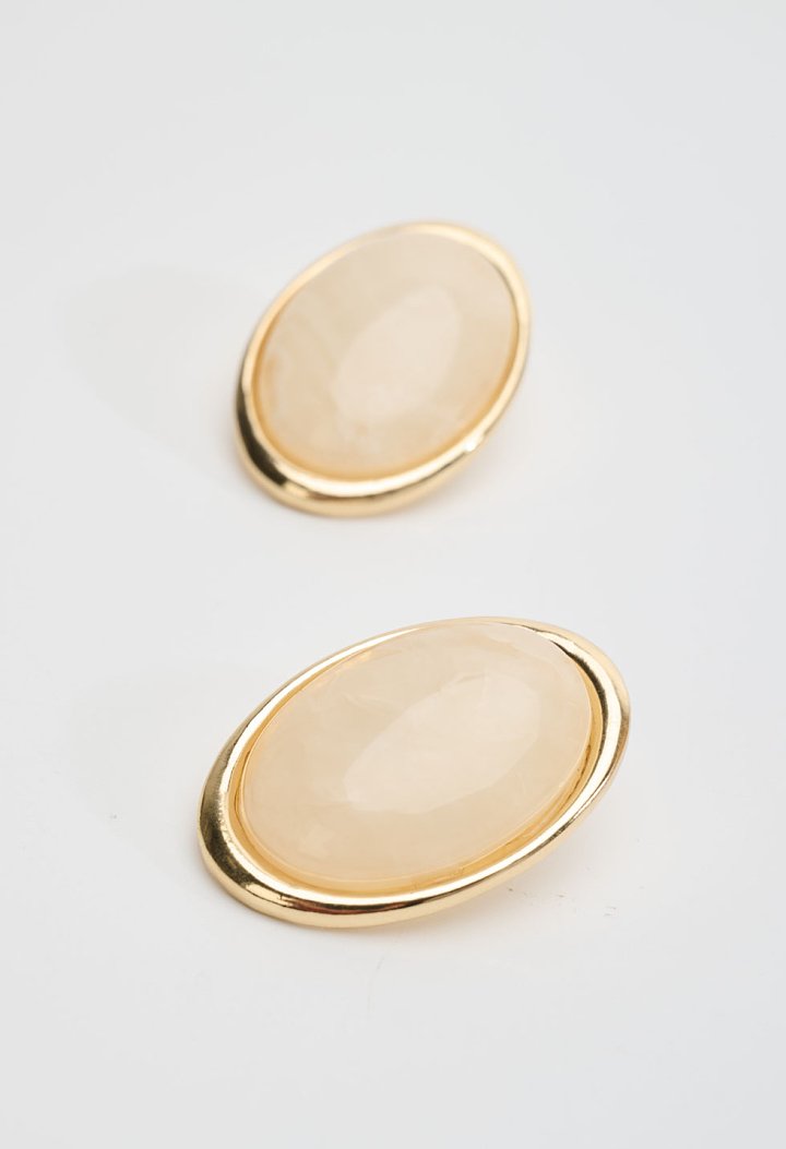 Ecru oval earrings with gold trim