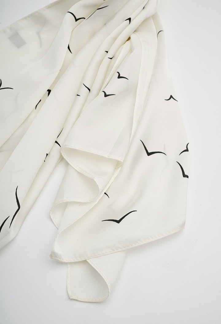 Minimal print scarf