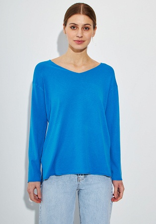 V-neck knitted blouse